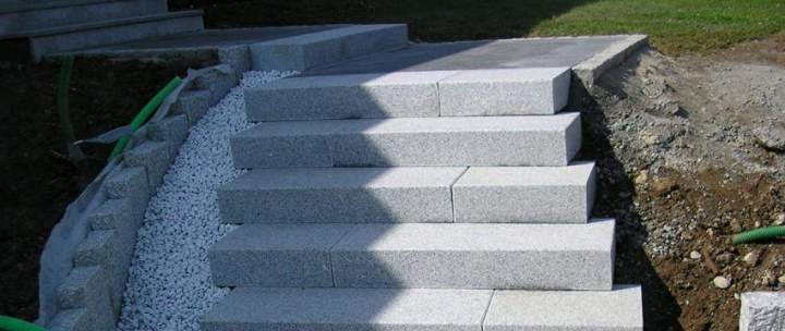 Escalier extérieur en granit Haguenau